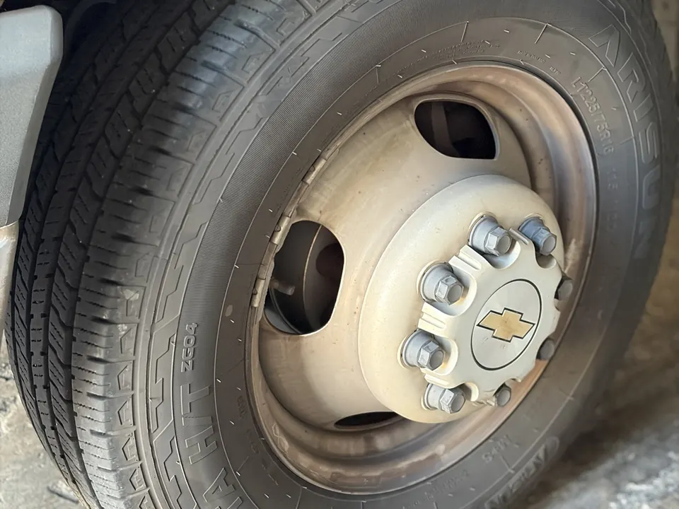 A front wheel with its lug nuts and hub